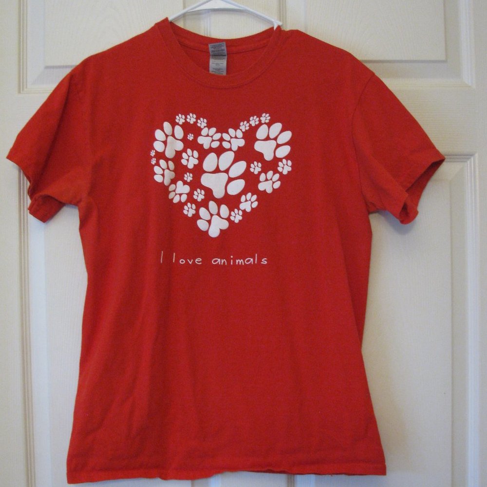 * I Love Animals Red Tshirt Tee Medium EUC Heart Paw Prints Stretch FINAL